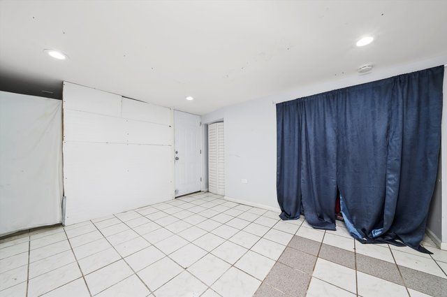 8239 S Colfax Avenue, Chicago, IL 60617