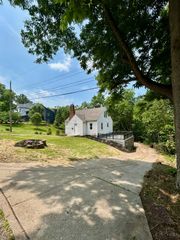 3501 McFarlan Road, Cincinnati, OH 45211