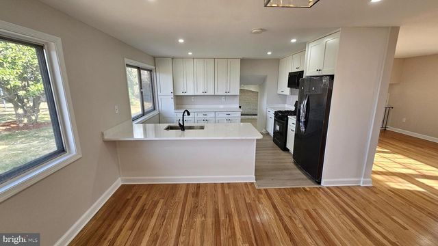 4904 SHOPTON DR, Temple Hills, MD 20748