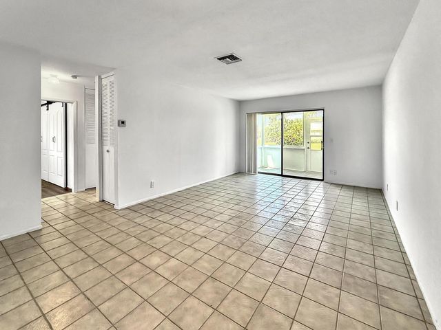 5263 Cresthaven Boulevard A, West Palm Beach, FL 33415