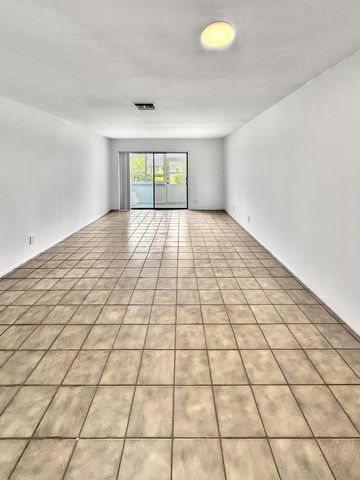 5263 Cresthaven Boulevard A, West Palm Beach, FL 33415