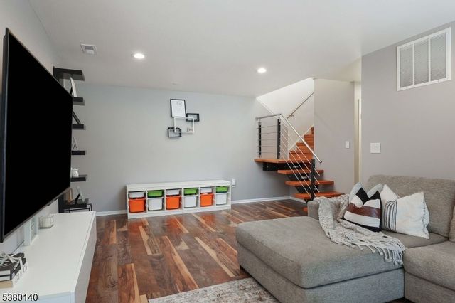 90 Farnham Sq 290, Sayreville Boro, NJ 08859