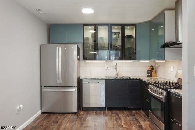 90 Farnham Sq 290, Sayreville Boro, NJ 08859