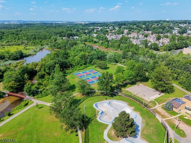 90 Farnham Sq 290, Sayreville Boro, NJ 08859