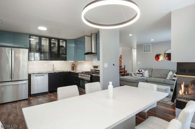 90 Farnham Sq 290, Sayreville Boro, NJ 08859