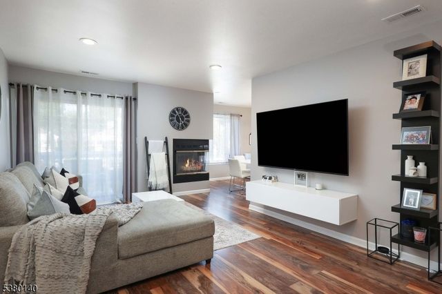 90 Farnham Sq 290, Sayreville Boro, NJ 08859