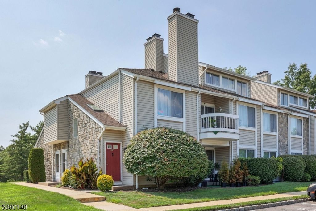 90 Farnham Sq 290, Sayreville Boro, NJ 08859