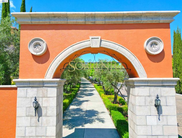 4739 Perugia St, Dublin, CA 94568