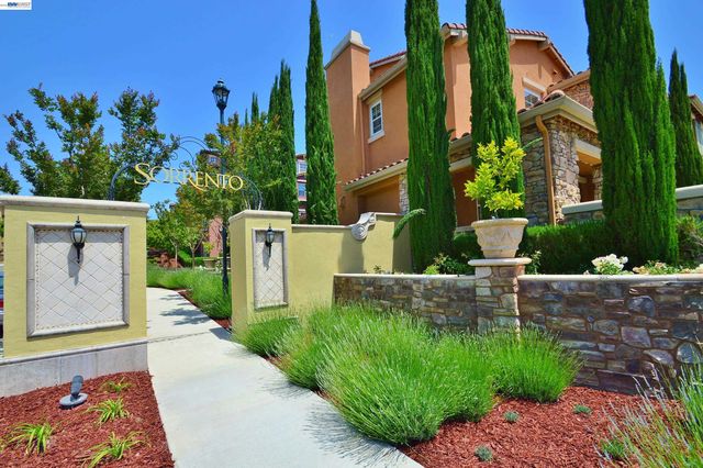 4739 Perugia St, Dublin, CA 94568