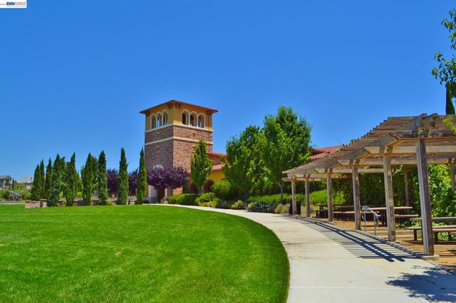 4739 Perugia St, Dublin, CA 94568