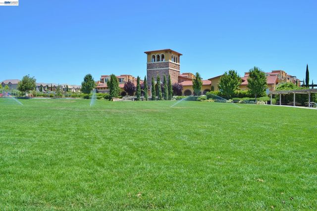 4739 Perugia St, Dublin, CA 94568