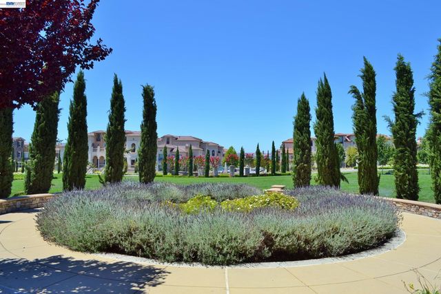 4739 Perugia St, Dublin, CA 94568