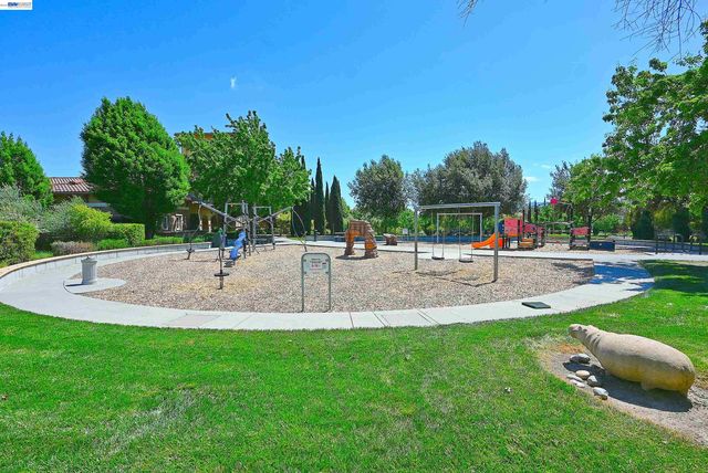 4739 Perugia St, Dublin, CA 94568