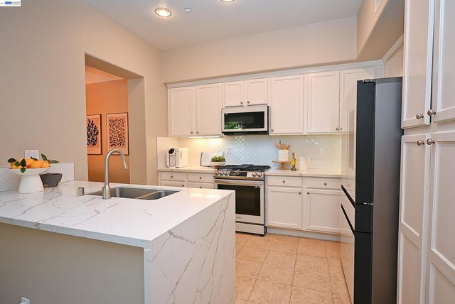 4739 Perugia St, Dublin, CA 94568