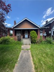 30 Commonwealth Ave, Duquesne, PA 15110