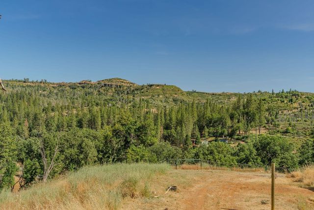 8133 West Old Emigrant Trl, Mountain Ranch, CA 95246