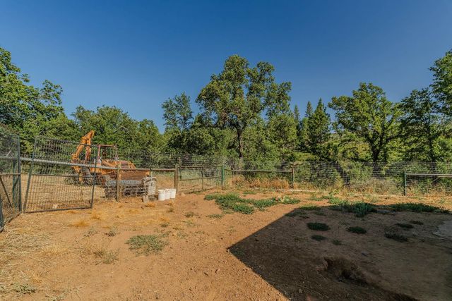 8133 West Old Emigrant Trl, Mountain Ranch, CA 95246