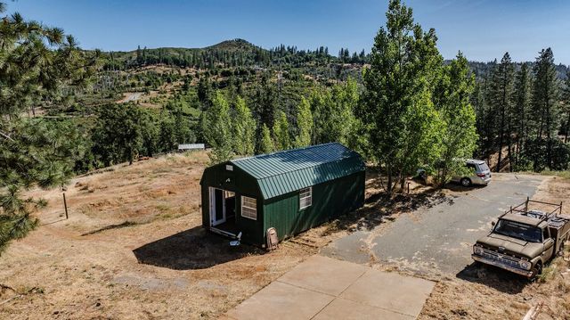 8133 West Old Emigrant Trl, Mountain Ranch, CA 95246