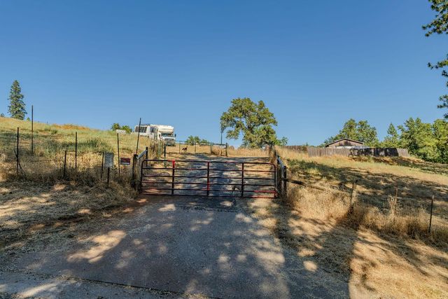 8133 West Old Emigrant Trl, Mountain Ranch, CA 95246