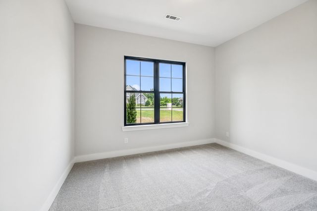 16 Blairmont Ct, Winchester, TN 37398