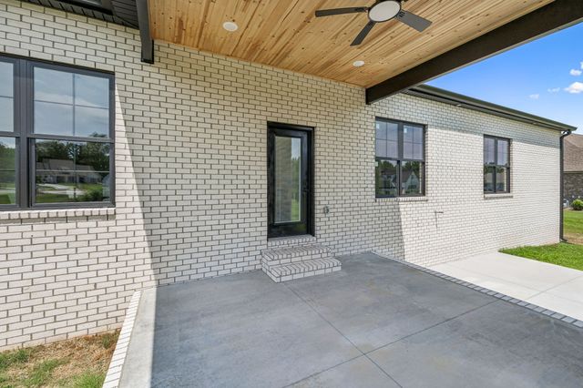 16 Blairmont Ct, Winchester, TN 37398