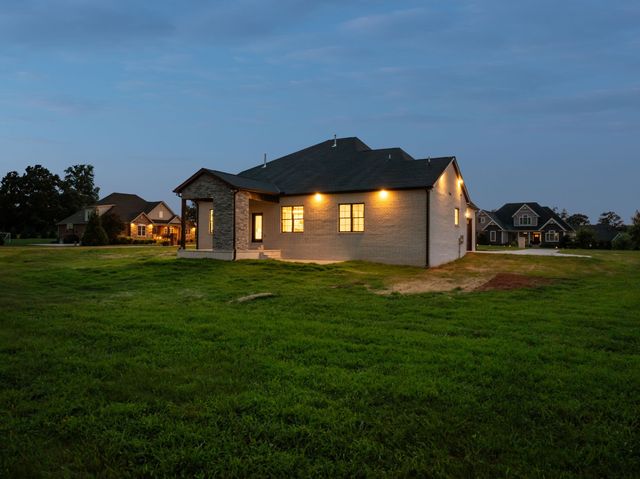 16 Blairmont Ct, Winchester, TN 37398