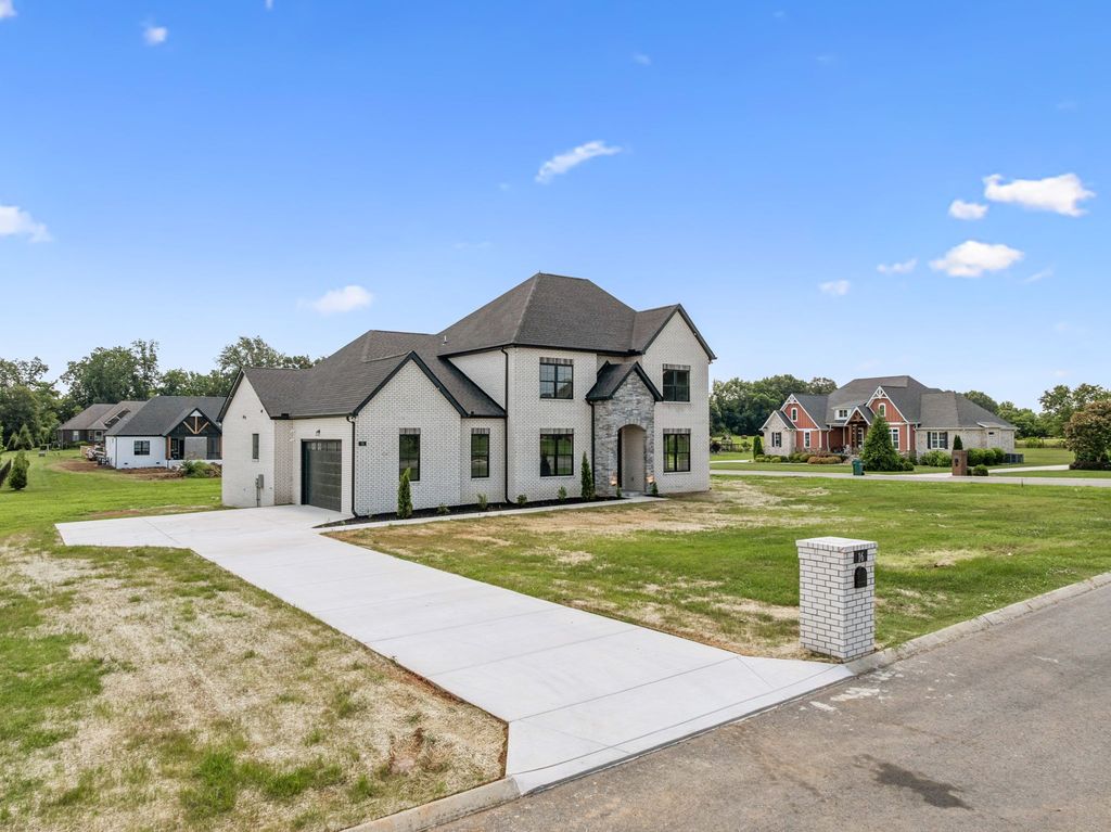 16 Blairmont Ct, Winchester, TN 37398