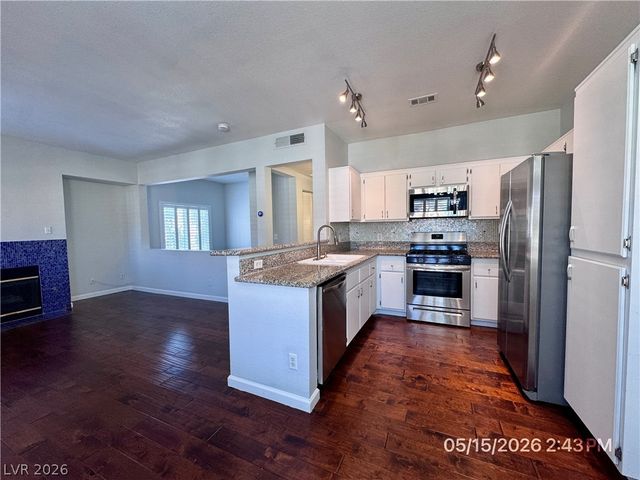 251 South Green Valley Parkway 2421, Henderson, NV 89012