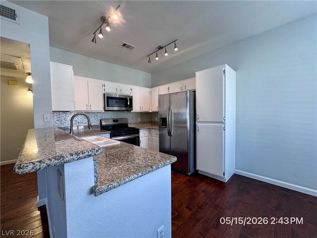 251 South Green Valley Parkway 2421, Henderson, NV 89012