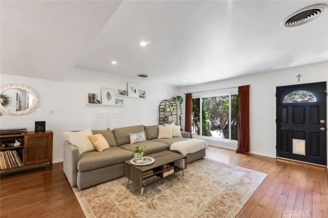 14238 Dickens Street 3, Sherman Oaks, CA 91423