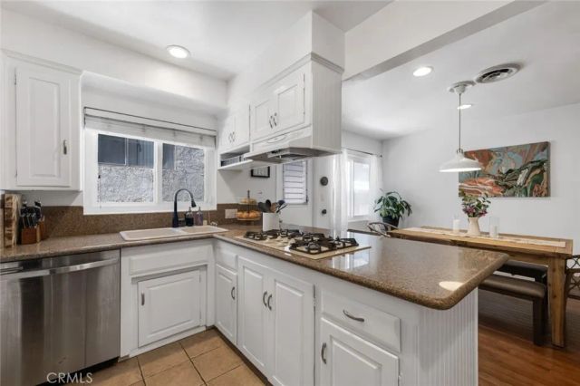 14238 Dickens Street 3, Sherman Oaks, CA 91423