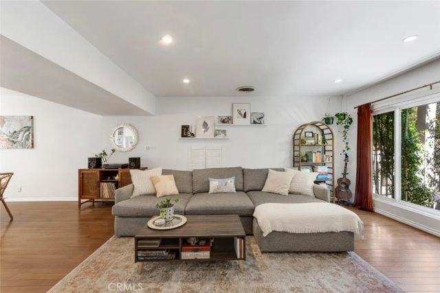 14238 Dickens Street 3, Sherman Oaks, CA 91423