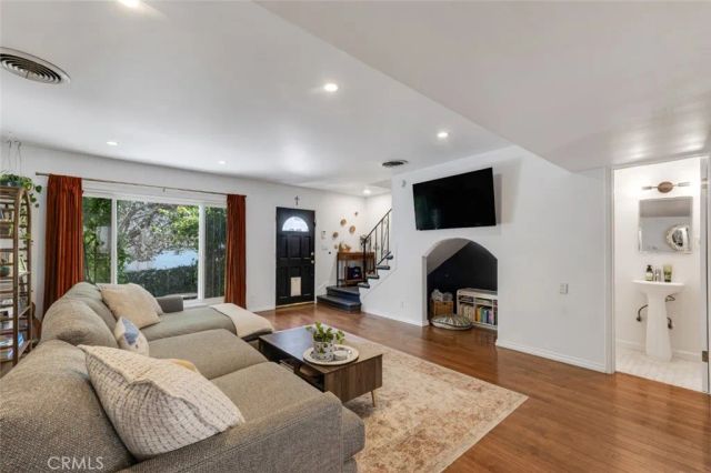 14238 Dickens Street 3, Sherman Oaks, CA 91423