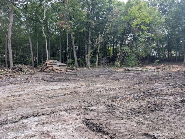 12 Woodruff Rd, Clinton, MA 01510