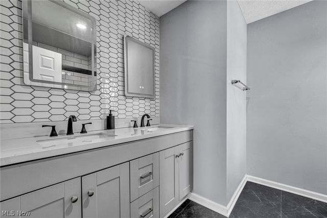 10400 Maryland Street, Aurora, OH 44202