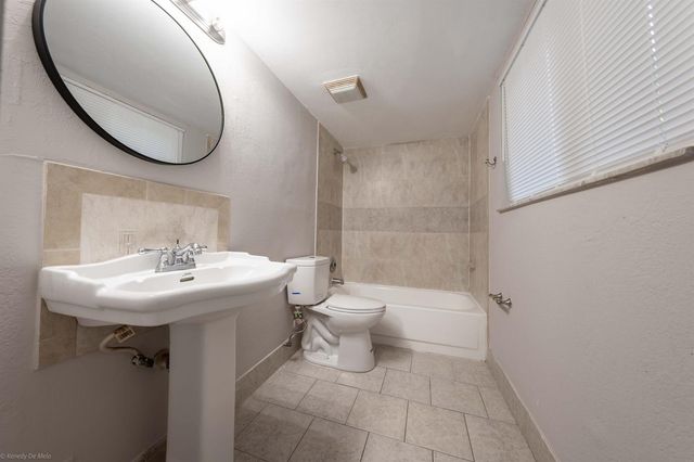 3469 NW 44th Street 101, Oakland Park, FL 33309