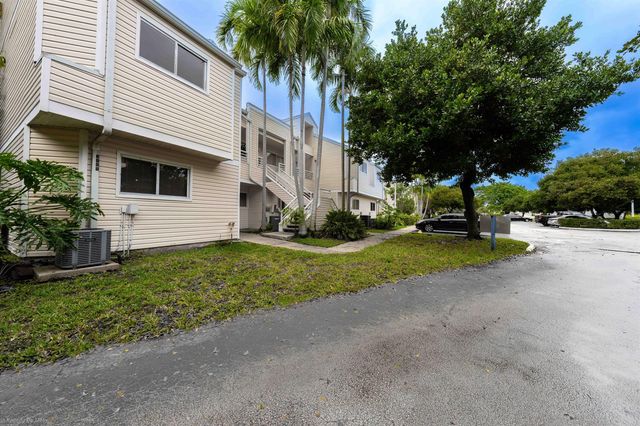 3469 NW 44th Street 101, Oakland Park, FL 33309