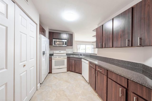 3469 NW 44th Street 101, Oakland Park, FL 33309
