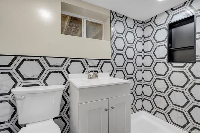 239 Bayview Avenue, East Patchogue, NY 11772