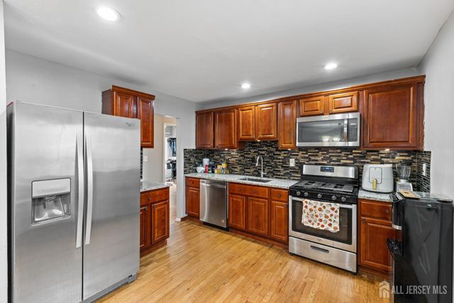 36 Mitchell Avenue, Piscataway, NJ 08854
