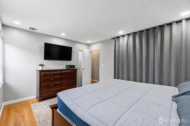 36 Mitchell Avenue, Piscataway, NJ 08854