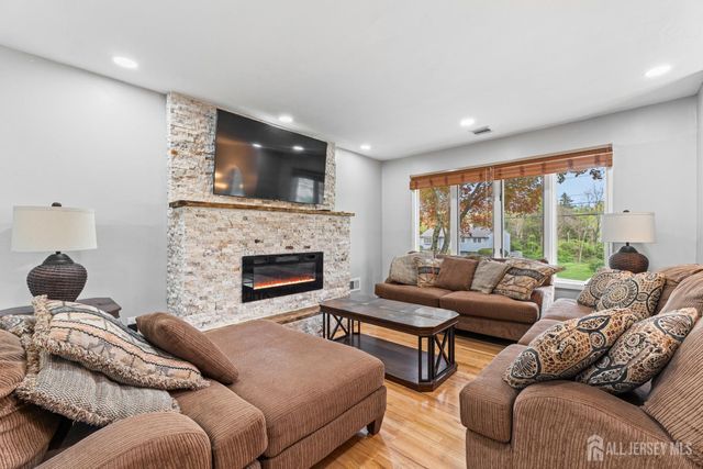 36 Mitchell Avenue, Piscataway, NJ 08854