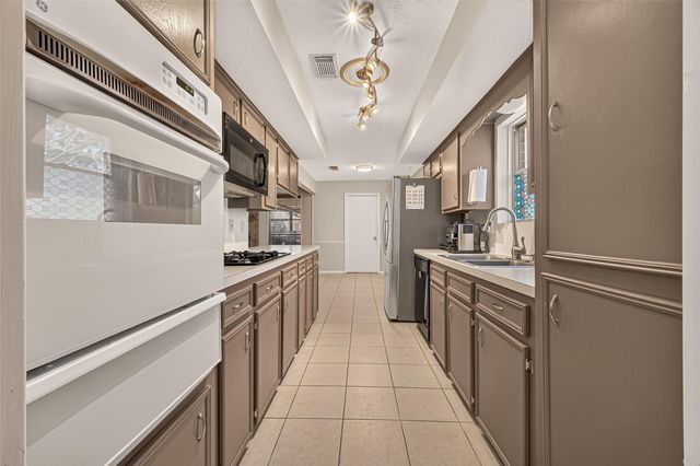 21719 Meadowhill Drive, Spring, TX 77388