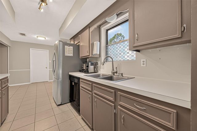 21719 Meadowhill Drive, Spring, TX 77388