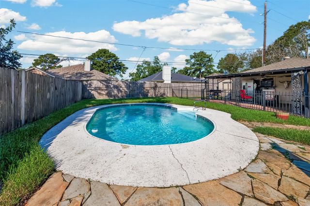 21719 Meadowhill Drive, Spring, TX 77388