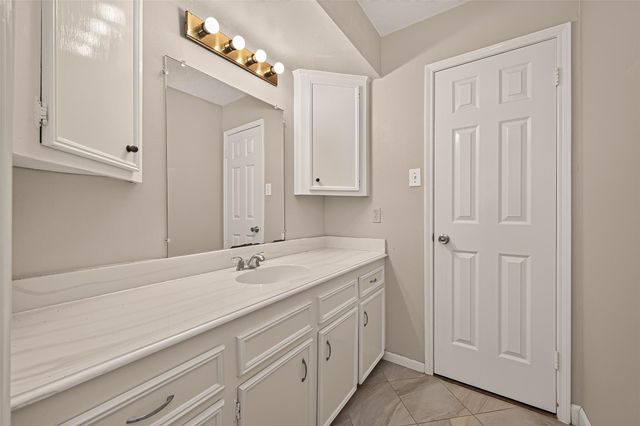 21719 Meadowhill Drive, Spring, TX 77388
