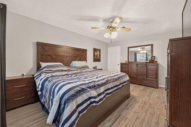 21719 Meadowhill Drive, Spring, TX 77388