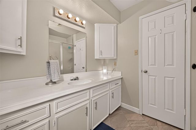 21719 Meadowhill Drive, Spring, TX 77388