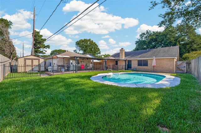 21719 Meadowhill Drive, Spring, TX 77388