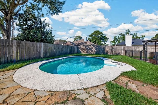 21719 Meadowhill Drive, Spring, TX 77388